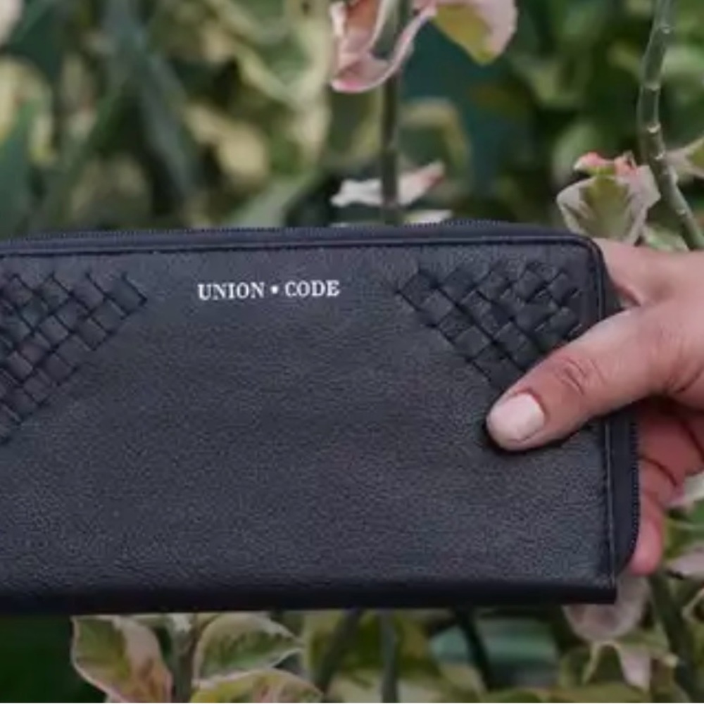 Union Code Navy Genuine Leather RFID Woman’s Wallet with Zipper Closure